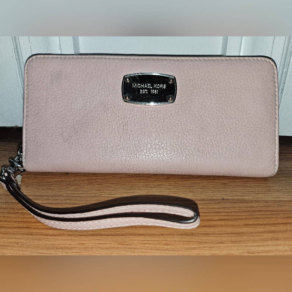 Michael Kors light pink wristlet